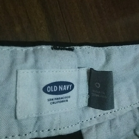 Black Old Navy khaki shorts - Picture 2 of 3